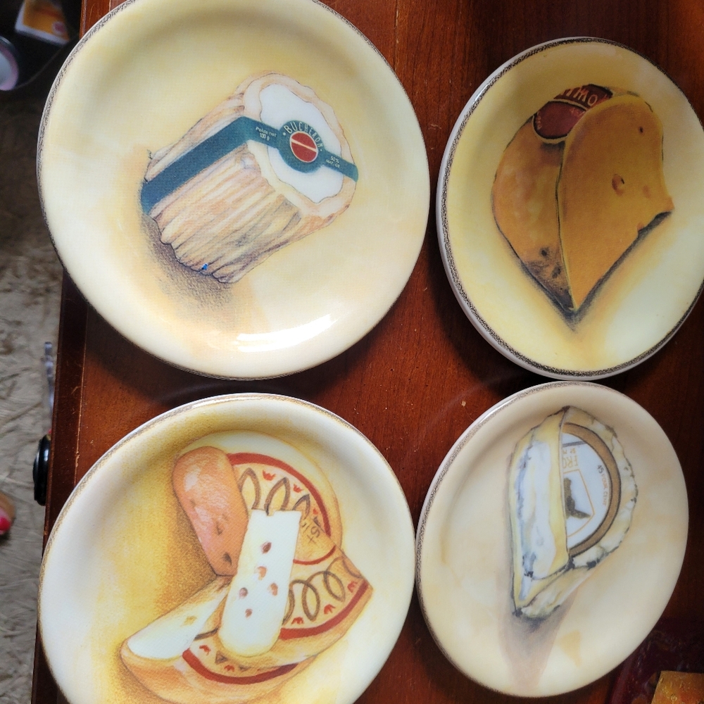 WILLIAMS SONOMA Cheese Art Decorative Plates Set